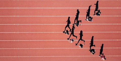 Ilustrasi Gerak Melayang dalam Olahraga. Sumber Unsplash/Steven Lelham