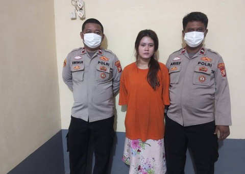 ART di Pancoran jadi tersangka usai bobol ATM majikan usai masukan PIN dengan tanggal lahir korban. Tarik uang Rp 20 Juta. Foto: Dok. Humas Polres Pancoran