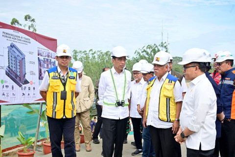 Presiden Jokowi topping off Hunian ASN dan Hankam di IKN, Jumat (1/3).  Foto: Muchlis Jr - Presiden Sekretariat Biro Pers