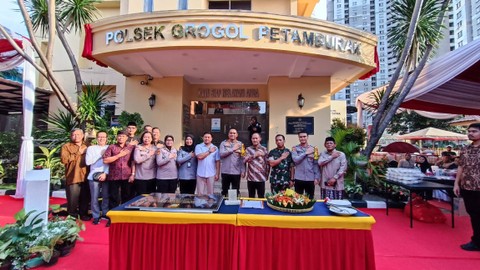Polsek Metro Tanjung Duren resmi berubah nama menjadi Polsek Grogol Petamburan, Jumat (1/3/2024). Foto: Thomas Bosco/kumparan
