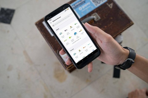 Membayar zakat dan donasi melalui aplikasi GoPay. Foto: GoPay