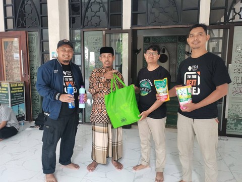 Tingkatkan Silaturahmi, TDA Peduli Bekasi Gelar Bersih-Bersih Masjid