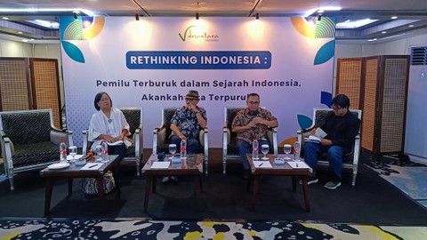 Budayawan Eros Djarot hadiri diskusi Rethinking Indonesia: Pemilu Terburuk dalam Sejarah Indonesia, Akankah Kita Terpuruk di Hotel Grand Dhika, Sabtu (2/3/2024). Foto: Thomas Bosco/kumparan