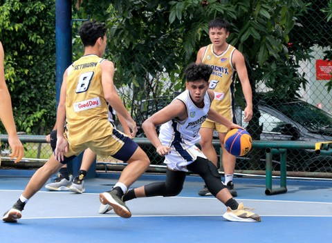 Sejumlah peserta mengikuti pertandingan basket di acara Curry Day yang diselenggarakan di Jakarta, Sabtu (2/3/2024). Foto: Aditia Noviansyah/kumparan