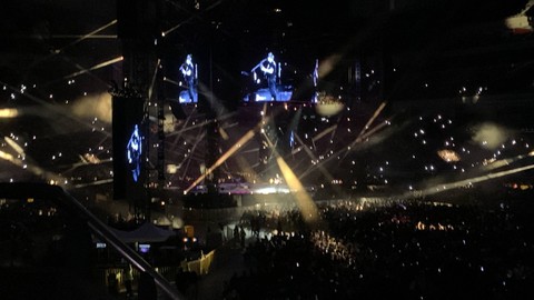 Ed Sheeran hadir menyapa penggemar Indonesia dalam konsernya di Stadion JIS, Jakarta Utara, Sabtu (2/3/2024). Foto: Vincentius Mario/kumparan