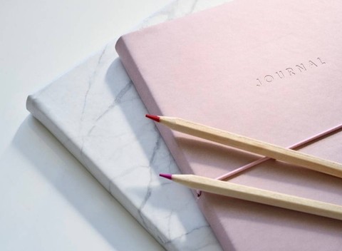 Ilustrasi Pengertian Jurnal   Sumber Unsplash/Jess Bailey
