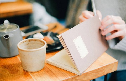 Ilustrasi Pengertian Jurnal   Sumber Unsplash/Daria Shevtsova