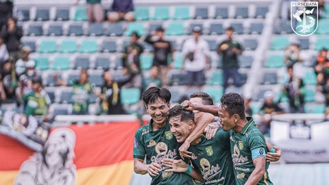 Persebaya Surabaya vs PSS Sleman dalam laga pekan ke-27 Liga 1 2023/24 di Stadion Gelora Bung Tomo pada Minggu (3/3). Foto: X @persebayaupdate