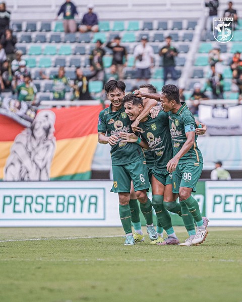 Persebaya Surabaya vs PSS Sleman dalam laga pekan ke-27 Liga 1 2023/24 di Stadion Gelora Bung Tomo pada Minggu (3/3). Foto: X @persebayaupdate