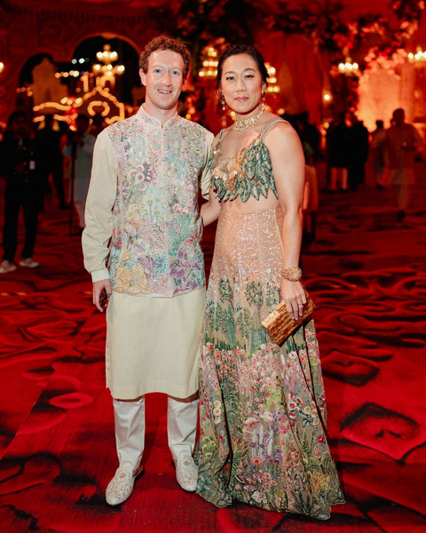 CEO Meta Mark Zuckerberg dan istrinya Priscilla Chan menghadiri perayaan pre-wedding Anant Ambani dan Radhika Merchant di Jamnagar, Gujarat, India. Foto: Reliance Industries/via REUTERS