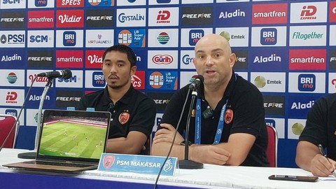 Bernardo Tavares usai laga Persis Solo vs PSM Makassar dalam lanjutan Liga 1 di Stadion Manahan pada Senin (4/3/2024) malam WIB. Foto: Tim kumparan