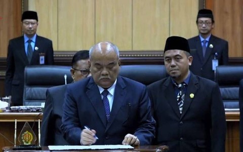 Penandatanganan Perda Hari Jadi Daerah Istimewa Yogyakarta oleh Pemda DIY dan DPRD DIY, Selasa (5/3). Foto: DPRD DIY