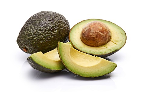 Ilustrasi memotong buah alpukat. Foto: Shutterstock