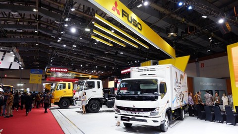 Partisipasi Mitsubishi Fuso di pameran GIICOMVEC 2024. Foto: Aditya Pratama Niagara/kumparan