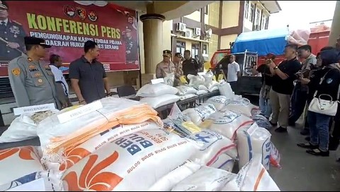 Pengusaha di Serang ditangkap polisi karena palsukan beras Bulog berjamur jadi premium. Foto: Dok. Istimewa