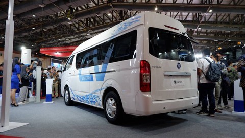 Kendaraan listrik Foton e-View di GIICOMVEC 2024.  Foto: Aditya Pratama Niagara/kumparan