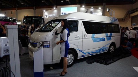 Kendaraan listrik Foton e-View di GIICOMVEC 2024.  Foto: Aditya Pratama Niagara/kumparan