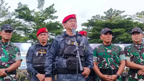KASAD Jenderal Maruli Simanjuntak menerima brevet kehormatan Sat Gultor Kopassus, Kamis (7/3/2024). Foto: Thomas Bosco/kumparan