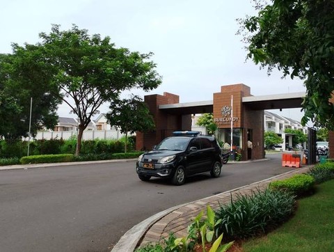 Gerbang klaster Burgundy Residence, di Kompleks Perumahan Summarecon Bekasi, Kamis (7/3/2024). Dok: kumparan.