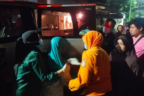 Bocah laki-laki berkebutuhan khusus berinisial AEE (7) meninggal dunia akibat tercebur selokan di Jalan Kedurus 4-B Nomor 28-A, Kelurahan Kedurus, Kecamatan Karangpilang, Surabaya, Kamis (7/3/2024). Foto: Dok. BPBD Surabaya