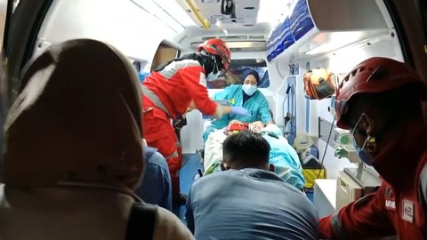 Suasana evakuasi pasien RS Harapan Bunda, Jakarta Timur, saat kebakaran, Kamis (7/3/2024). Foto: Dok. Istimewa