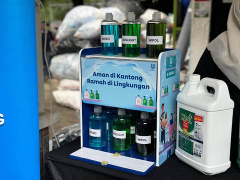 U-Refill, fasilitas isi ulang produk Unilever seperti Rinsu, Sunlight, dan Wipol. Foto: Maharani Sagita/kumparan