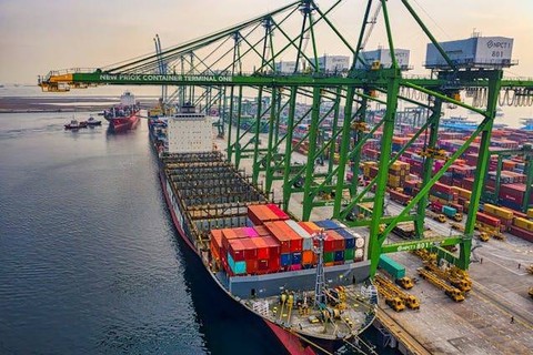 Ilustrasi Salah Satu Akibat Negatif Impor yang Tidak Terkendali Adalah. Sumber: Pexels/Tom Fisk