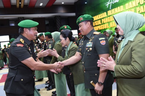 Kepala Staf Angkatan Darat (Kasad) Jenderal TNI Maruli Simanjuntak, M.Sc. memimpin Serah Terima Jabatan (Sertijab) 14 jabatan strategis di lingkungan TNI AD. Foto: TNI AD