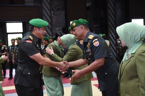 Kepala Staf Angkatan Darat (Kasad) Jenderal TNI Maruli Simanjuntak, M.Sc. memimpin Serah Terima Jabatan (Sertijab) 14 jabatan strategis di lingkungan TNI AD. Foto: TNI AD