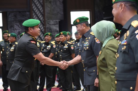 Kepala Staf Angkatan Darat (Kasad) Jenderal TNI Maruli Simanjuntak, M.Sc. memimpin Serah Terima Jabatan (Sertijab) 14 jabatan strategis di lingkungan TNI AD. Foto: TNI AD
