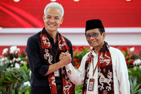 Paslon nomor urut 03 Ganjar Pranowo-Mahfud MD. | Foto: Reuters/Willy Kurniawan