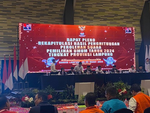 Rapat pleno rekapitulasi hasil penghitungan perolehan suara Pemilu tahun 2024. | Foto: Sinta Yuliana/ Lampung Geh