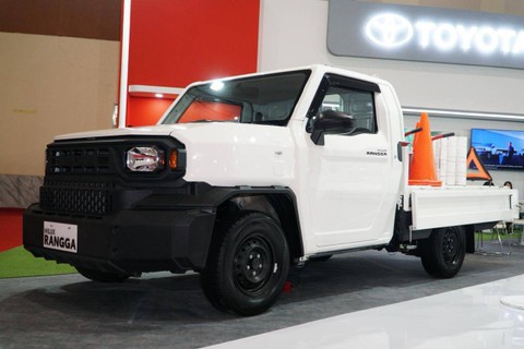 Toyota Hilux Rangga di pameran kendaraan komersial GIICOMVEC 2024. Foto: dok. Toyota Astra Motor