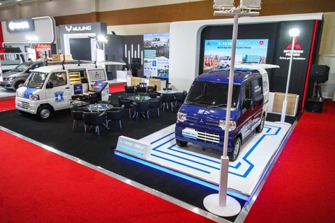 Mitsubishi L100 EV tampil di pameran kendaraan komersil GIICOMVEC 2024. Foto: MMKSI