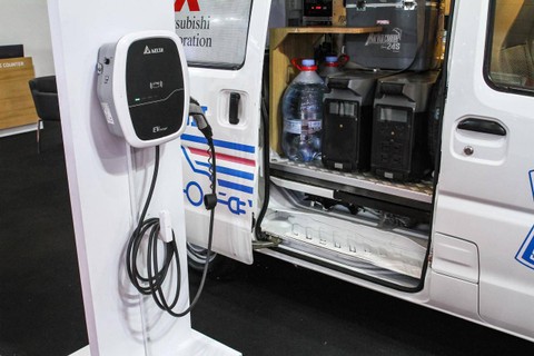 Mitsubishi L100 EV tampil di pameran kendaraan komersil GIICOMVEC 2024. Foto: MMKSI