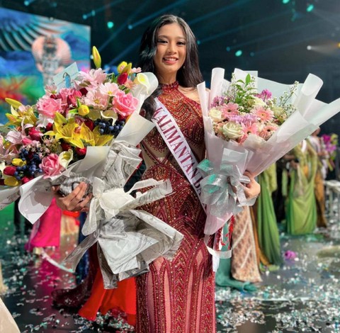 Shindy Valensia, perwakilan Kalimantan Barat digelaran Pemilihan Puteri Indonesia 2024 berhasil raih 3 penghargaan. Foto: Instagram @shindyvalensia_