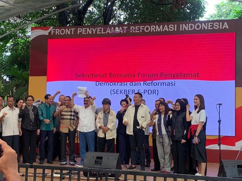 Sejumlah tokoh mendeklarasikan Front Penyelemat Demokrasi dan Reformasi (F-PDR) melawan kecurangan pemilu. Foto: Paulina Herasmaranindar/kumparan