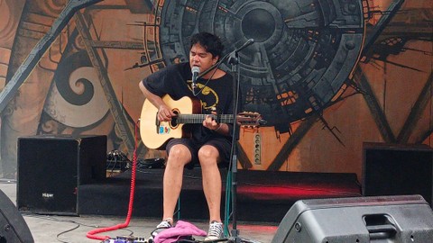 Penyanyi Jason Ranti merilis single anyar berjudul Hari Hari Musik. Foto: Aprilandika Pratama/kumparan