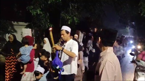 Pawai obor menyambut Ramadan dari warga majelis taklim masjid Ash-Sholihin, Pulo Kambing, Jakarta Timur, Sabtu (9/3/2023). Foto: Ahmad Romadoni/kumparan