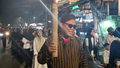 Pawai obor menyambut Ramadan dari warga RW 11 Jalan Petogogan, Radio Dalam, Jakarta Selatan, Sabtu (9/3/2024). Foto: Fadlan Nuril Fahmi/kumparan