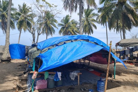 Kondisi kamp pengungsi di kawasan pesisir pantai di Kulam, Kecamatan Batee, Kabupaten Pidie, Aceh, Selasa (5/3/2024). Foto: Fadhil Pramudya/kumparan