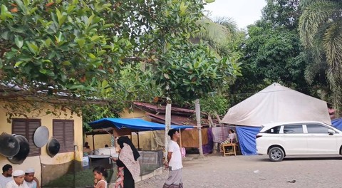 Kondisi kamp pengungsi di Gedung Mina Raya, Kabupaten Pidie, Aceh, Selasa (5/3/2024). Foto: Fadhil Pramudya/kumparan