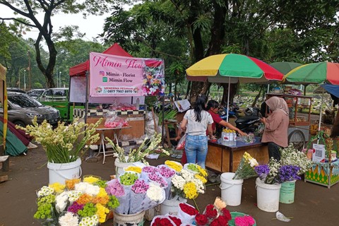 Suasana jelang bulan Ramadhan di TPU Tanah Kusir, Jakarta Selatan, Minggu (10/3/2024). Foto: Zamachsyari/kumparan