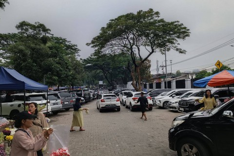 Suasana jelang bulan Ramadhan di TPU Tanah Kusir, Jakarta Selatan, Minggu (10/3/2024). Foto: Zamachsyari/kumparan