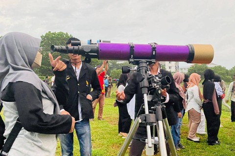 Pemantauan hilal di Itera, Minggu (10/3/2024) | Foto: Roza Hariqo / Lampung Geh