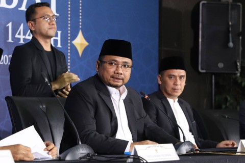 Menteri Agama RI, Yaqut Cholil Qoumas mengumumkan hasil sidang Isbat penentuan hari pertama puasa di Kantor Kementerian Agama RI, Jakarta, Minggu (10/3/2024). Foto: Iqbal Firdaus/kumparan