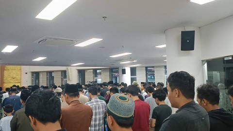 Pelaksanaan ibadah tarawih perdana Ramadan 1445H di Masjid At-Tanwir PP Muhammadiyah, Jakarta Pusat, Minggu (10/3/2024). Foto: Fadhil Pramudya/kumparan