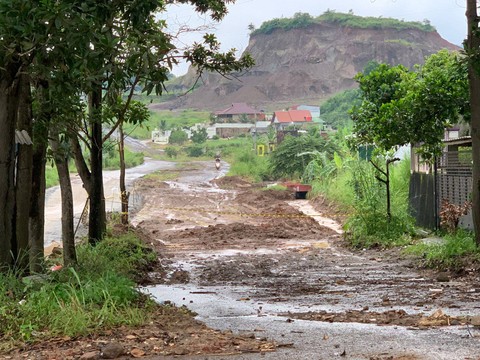 Jalan Teuku Cik Ditiro pasca diterjang banjir, Minggu (10/3/2024) | Foto: Roza Hariqo / Lampung Geh