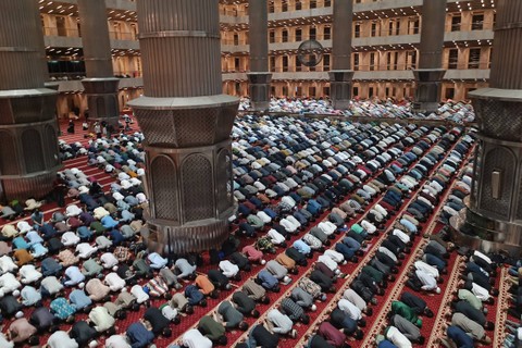 Suasana ibadah salat tarawih malam kedua Ramadan 1445 H di Masjid Istiqlal, Jakarta Pusat, Selasa (12/3/2024). Foto: Fadhil Pramudya/kumparan
