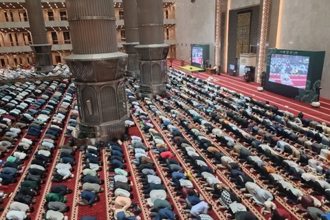Suasana ibadah salat tarawih malam kedua Ramadan 1445 H di Masjid Istiqlal, Jakarta Pusat, Selasa (12/3/2024). Foto: Fadhil Pramudya/kumparan